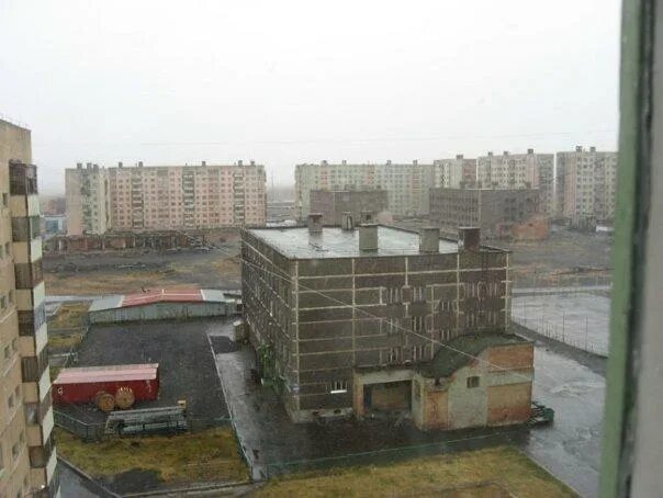 Норильск ул озерная. Норильск ул озерная. Норильск улица бегичева. Озеро школьное норильск. Норильск ул озерная.