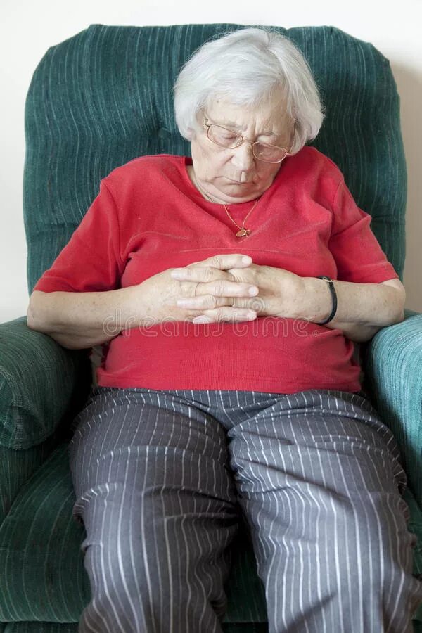 Old pair. Старик целует. Имеет старую. Имеет старую. Бабушка и внук картинка грустная.