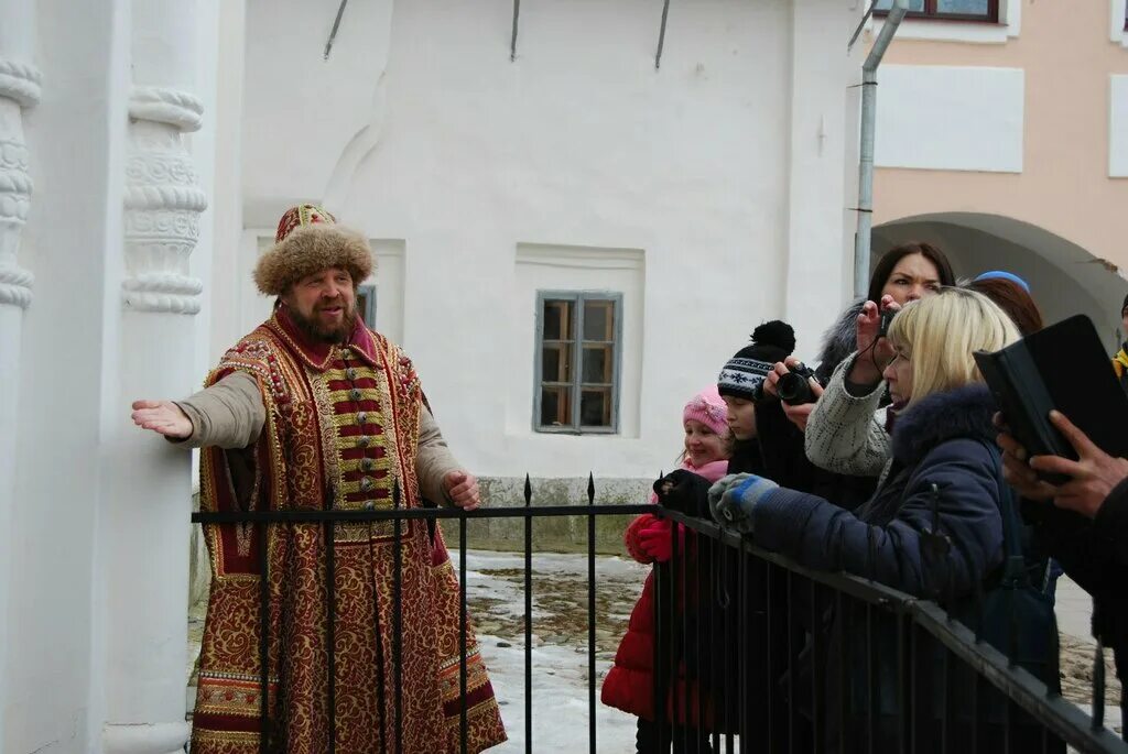 Экскурсия в новгород на 2 дня. Посадник Сбыслав Великий Новгород. Экскурсии Великий Новгород Сбыслав. Экскурсия с посадником Великий Новгород зима. Сбыслав Якунович Великий Новгород.