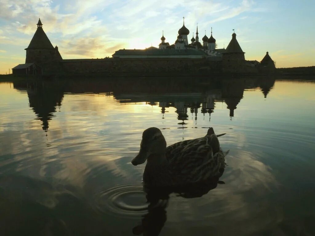 соловецкие острова святое озеро. святое озеро соловки. святое озеро соловки. свято преображенский монастырь соловки. соловки россия.