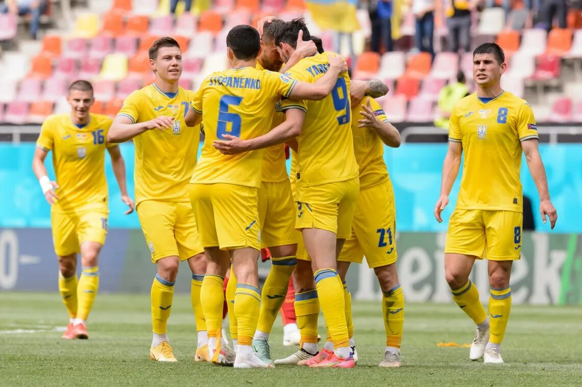 Сборная украины по футболу. Чемпионат украины по футболу 2024 года. Футбол фото. Чемпионат украины по футболу 2024 года. Мейсон маунт сборная англии.