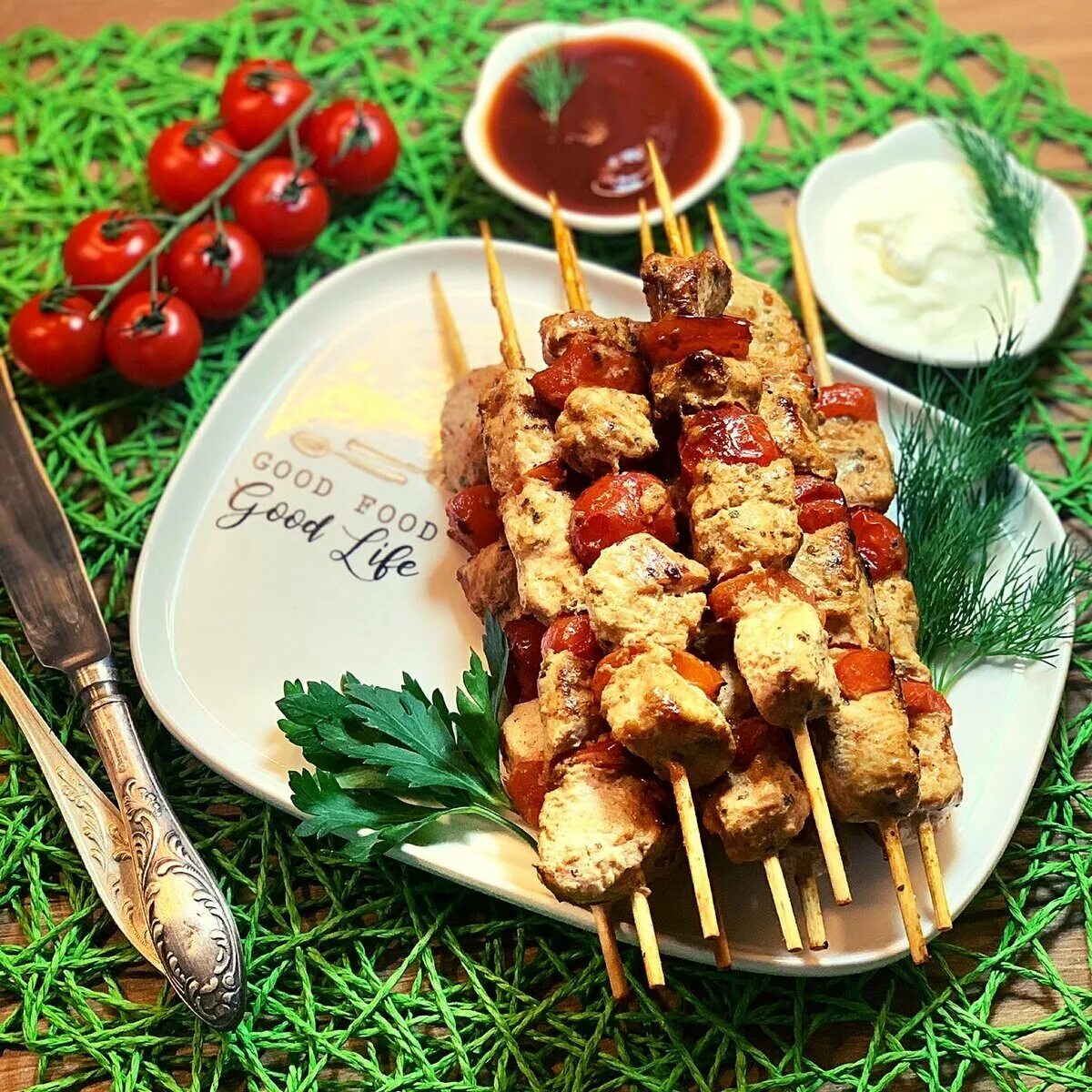 праздничный стол с шашлыком. с днем рождения шашлык. букет шашлыка. шашлык. тортик в виде шашлыка.