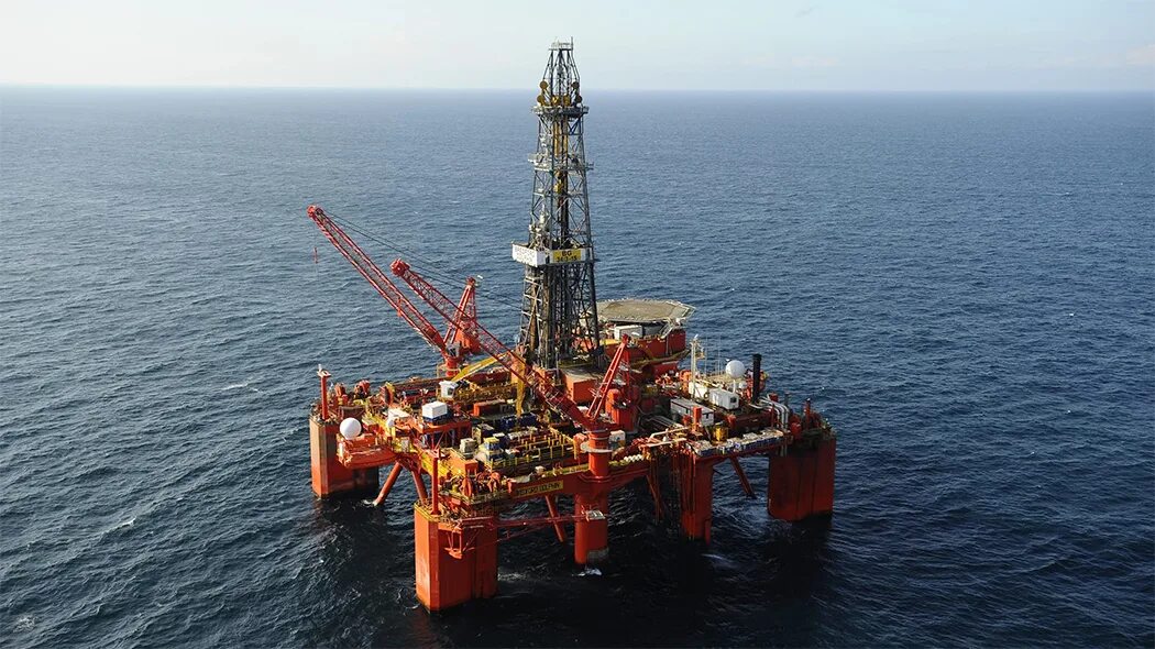 Добыча нефти и газа в океане. Буровая платформа байфорд долфин. ппбу шельф-1. добыча нефти в море. нефтяная скважина в море.