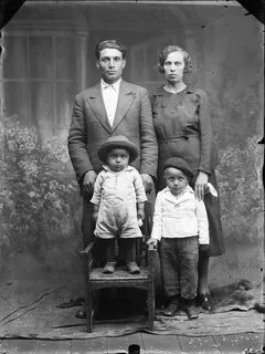 Жалаңаш ретро отбасылық фотосуреттер