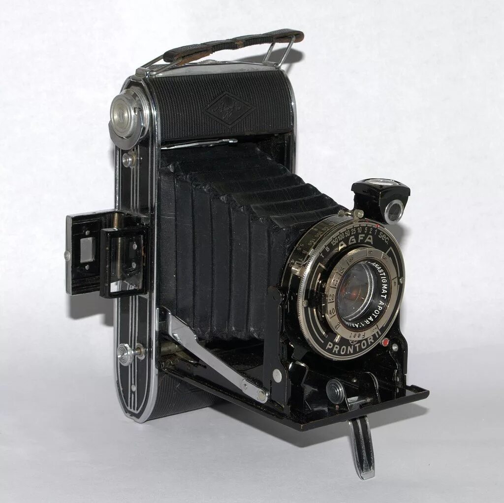 Первый фотоаппарат. Фотоаппарат Agfa Billy. Томас Сэттон фотоаппарат. Agfa Billy 1. Фотоаппарат Agfa 1927.