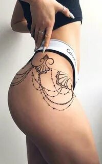 Эскизы женских тату на бедре (70 фото) .