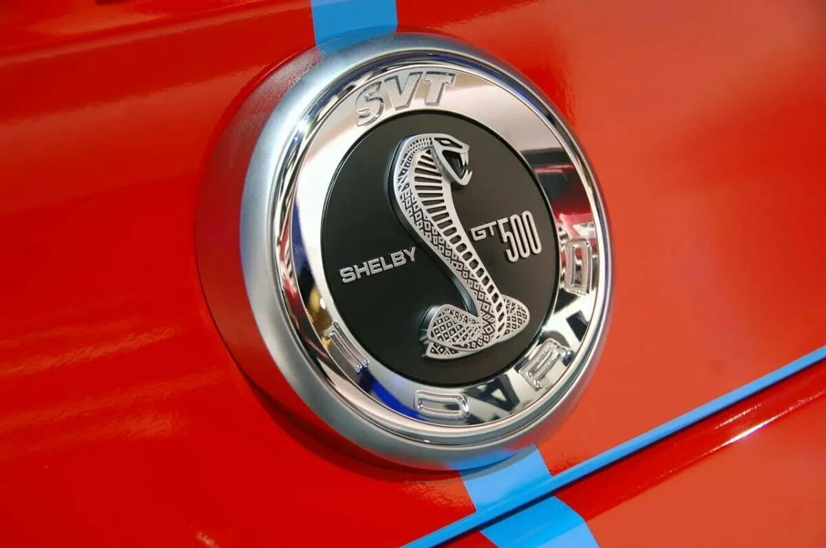 Автомобиль с логотипом v