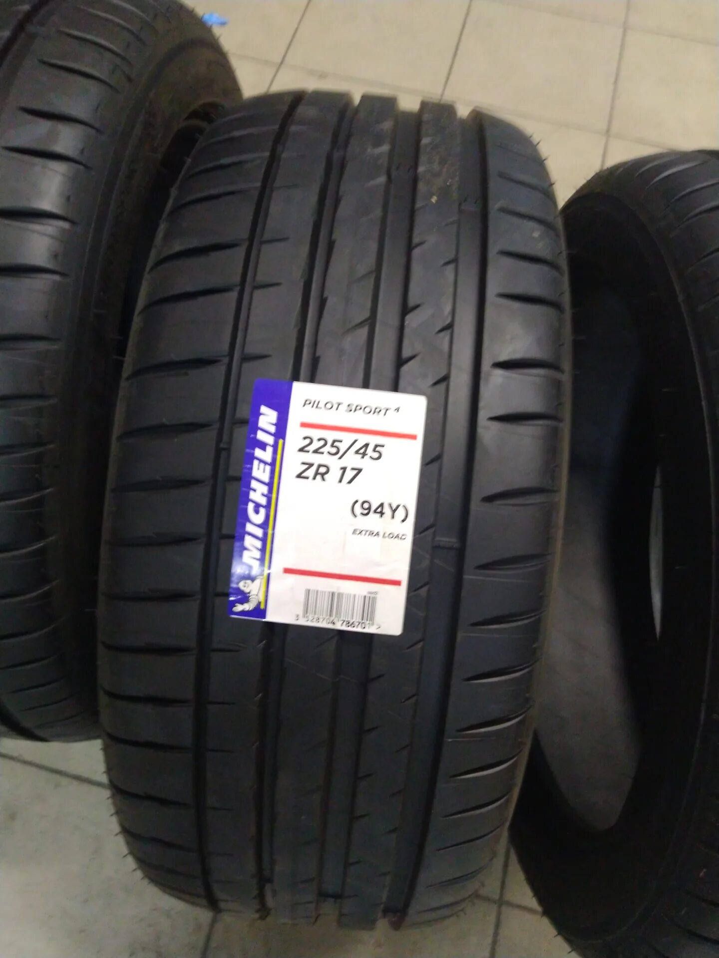 Шины michelin pilot sport 3. Michelin Pilot Sport 225 45 r17. Michelin Pilot Sport 4 225/45 r17. Мишлен пилот спорт 225/45/17. Мишлен пилот спорт 3 225/45/18.