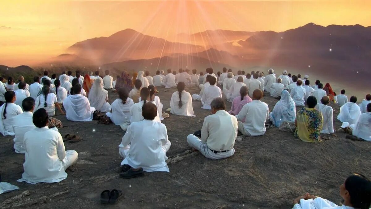 Куда подносить духовный. Брахма Кумарис секта. Медитация группа. Коллективная медитация. Религиозная секта.