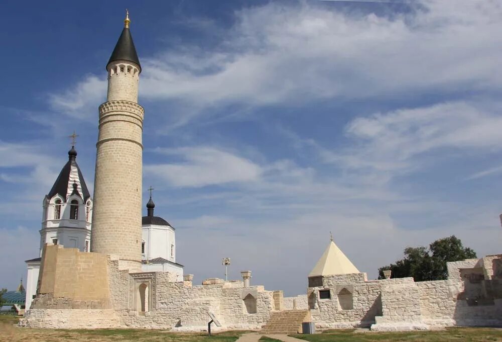 Мечеть булгар татарстан. Татарстан булгар древний город. Великий болгар белая мечеть. Мечеть булгар татарстан. Остров булгар татарстан.