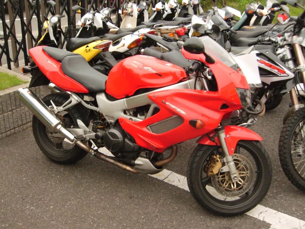 Хонда сбр 1000ф. Honda cbr1000f 1999. Толщиномер kaefer. Хонда втр 1000ф. Пенополистирол ппс 25 псб-с 35.