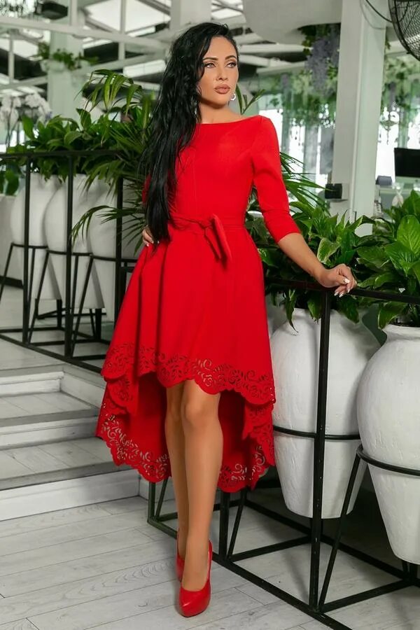 Каскадное красное платье. Каскадное платье. Бордовое каскадное платье. Платье вечернее каскад. Каскадное платье 44 ladymodern магазин синие.