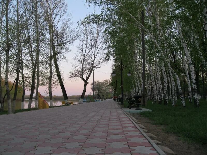 Парк кирова уральск. Парк кирова уральск. Уральск городской парк. Парк в уральске казахстан. Уральск зко достопримечательности.