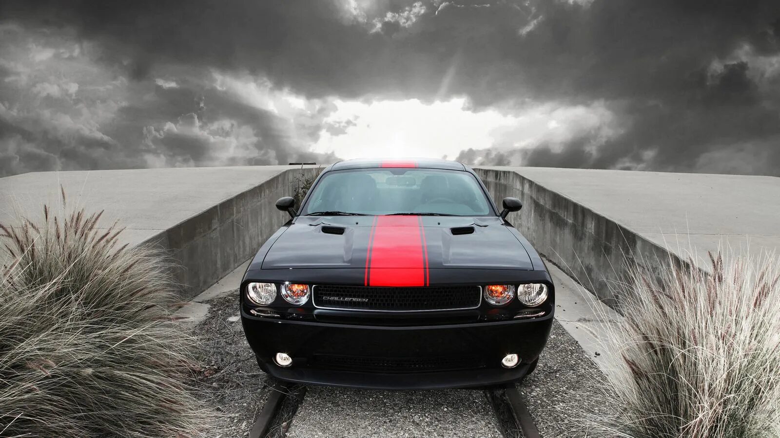 Обои на телефон 720. Dodge Challenger 2012. Додж Челленджер Red line. Додж Челленджер красный.