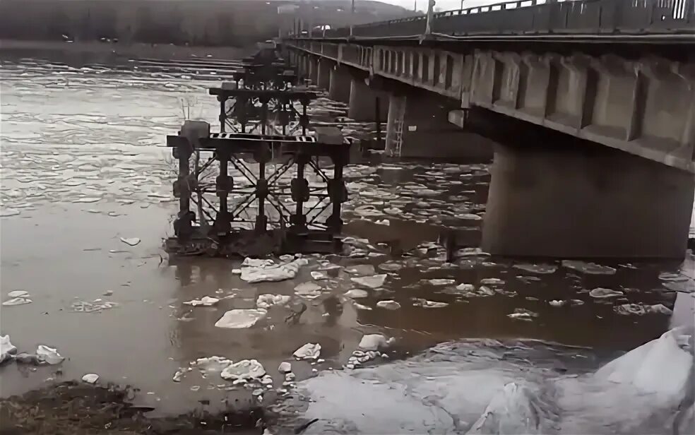 Веб камеры уровня воды. Река Томь ледоход 2022 Новокузнецк. Томь Новокузнецк ледоход. Ледоход в Новокузнецке. Река Томь наводнение.