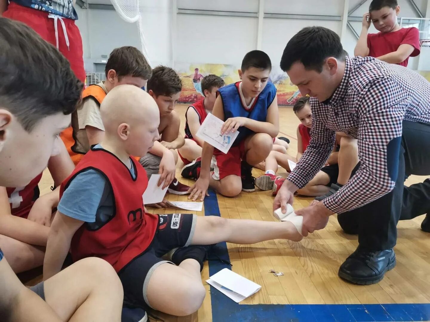 Ребенок получил на уроке травму. Травматизм на уроках физической культуры. Спортивные травмы. Травма на уроке физкультуры. Травмы на уроках физической культуры.