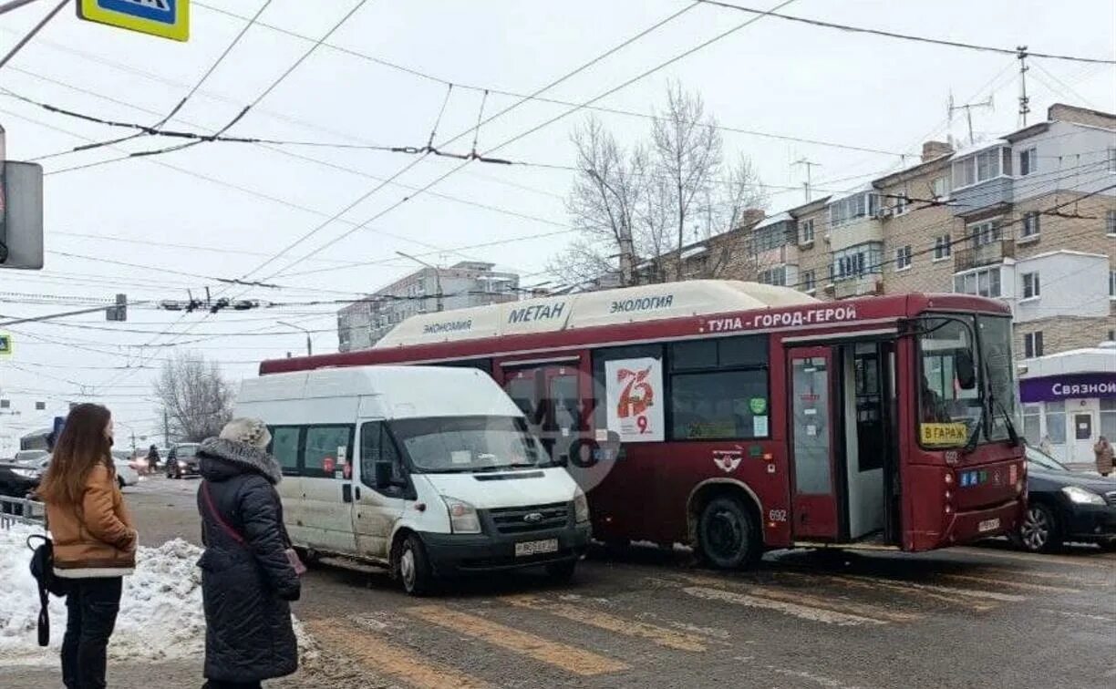 Дтп маршрутка тула. Автобус заречье. октябрьская 27 тула. куратово заречье автобус.
