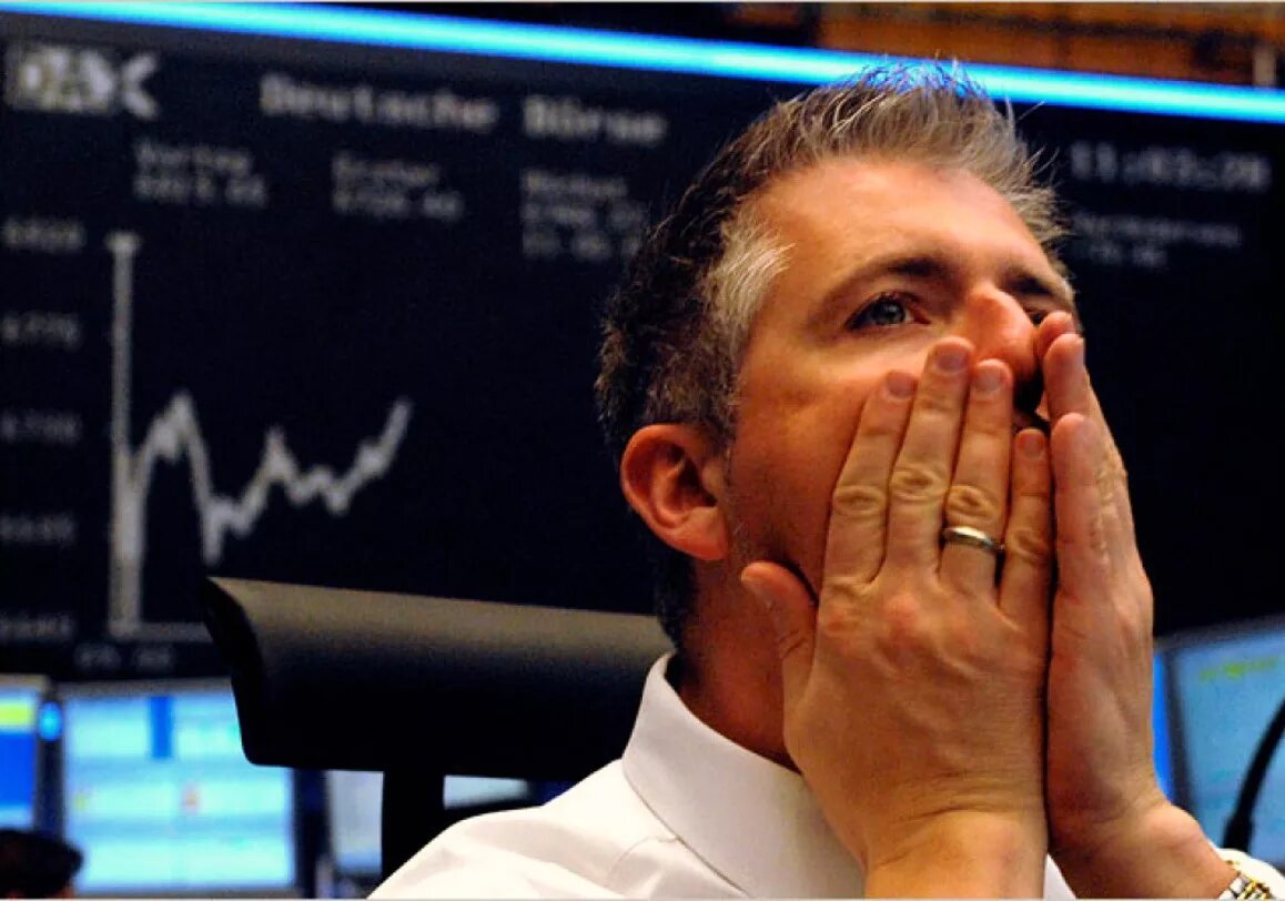 Экономист кризис. Финансовый кризис. Мировой финансовый кризис. Паника на бирже. Трейдеры в панике.