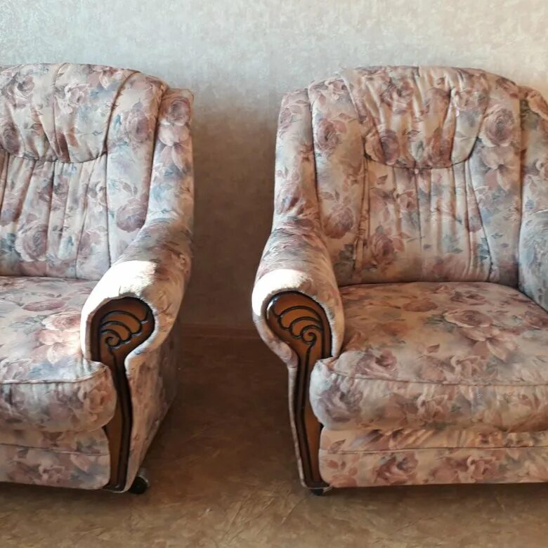 Два кресла. Испорченные 2 кресла б/у. Вивальди 7 диван и 2 кресла. Комплект мебели диван и 2 кресла коричневые 2004 года. Мебель б у кресла
