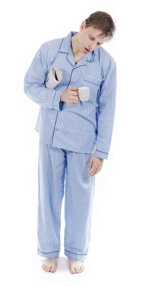 Том холланд в штанах с хеллоу китти. Пижама мужская. Питер паркер в пижаме. Том холанд в розовых штагах. Пижама человек мужская.