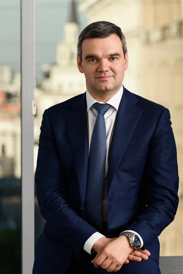 Актив бизнесмена. Люди в костюмах в офисе. Успешный бизнесмен. Актив бизнесмена. Актив бизнесмена.