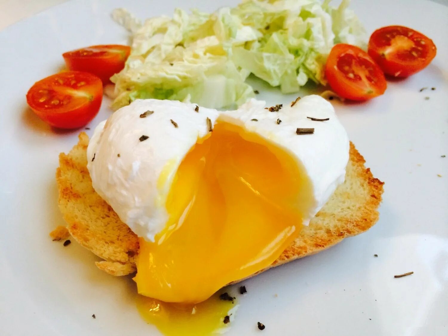 Яйцо пашот. Poached Egg яйцо пашот. Медуза пашот. Французская кухня яйцо пашот. Какое блюдо приготовить из яиц