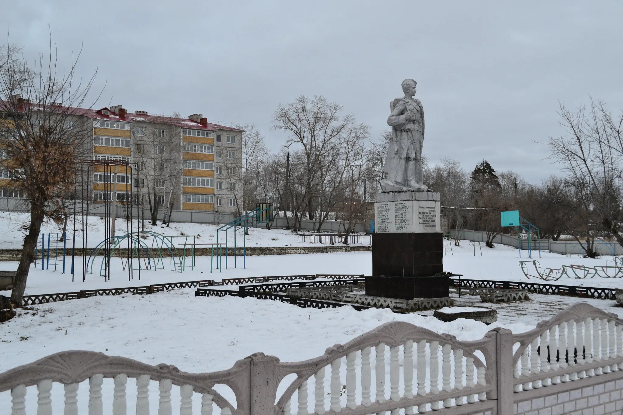 Погода в звенигово на 3 дня. Звенигово Марий Эл. Набережная Звенигово Марий Эл. Достопримечательности города Звенигово Республика Марий Эл. Памятник Ленина Звенигово Марий Эл.