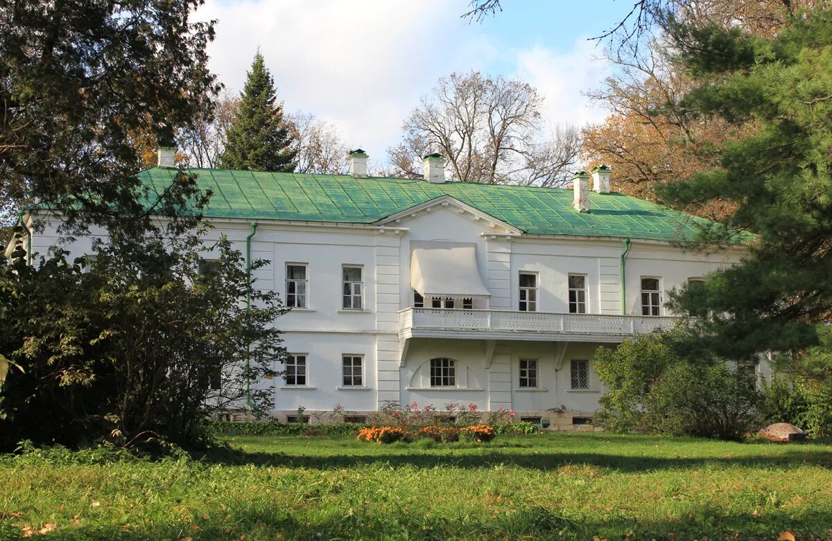 Боровичи льва толстого. Ясная Поляна Лев Николаевич толстой. Ясная Поляна Лев Николаевич толстой флигель. Дом Волконского Ясная Поляна. Ясная Поляна флигель.