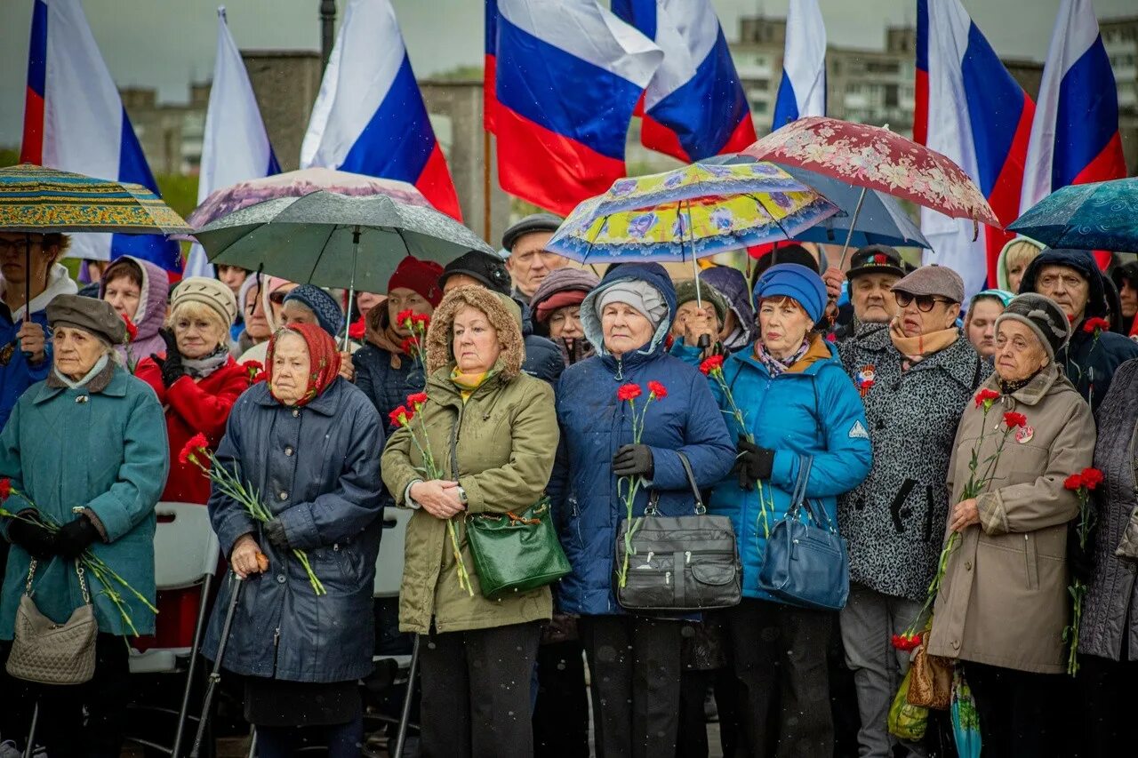 Мурманск 22 июня. Пенсионеры фото. День стойкости и Мужества мурманчан. Мурманчане. Мурманчане фото людей.