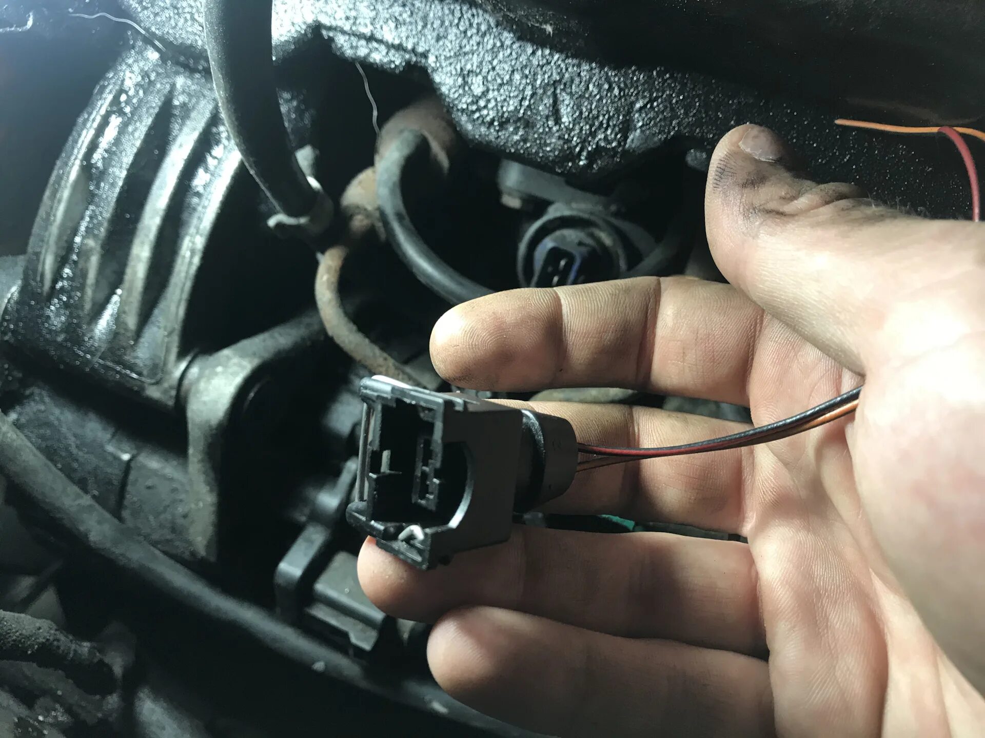 Разъем датчика температуры сааб 9-5. Разъем дтож пассат б3. Разъем датчика наружного воздуха hilux 2015. Разъем датчика уровня кузова mitsubishi pajero 4. Фишка датчика температуры стелс 300.