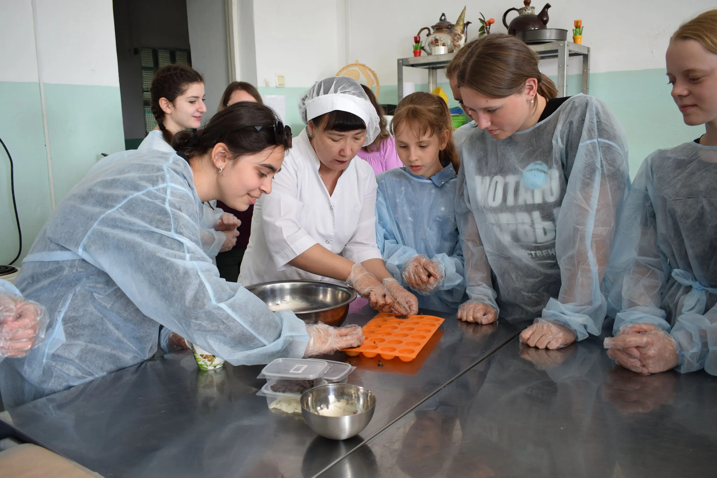 Выпускники прошлых лет сдача. Студенты колледжа. Класс в техникуме. Железнодорожный техникум омск после 9. Учеба в техникуме.
