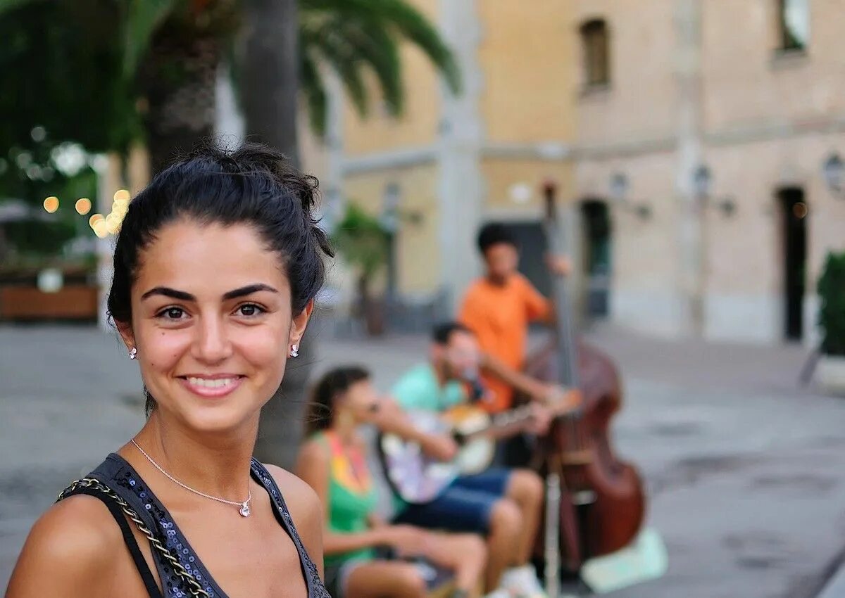 Испанки девушки красивые. Испанская фанатка. Красивые испанские девушки. Народ испании кастильцы. Испания люди женщины.