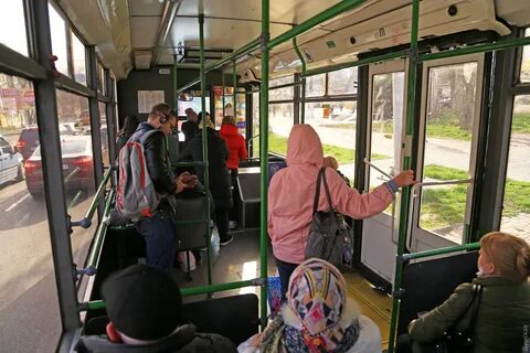 Сколько пассажиров стало в трамвае