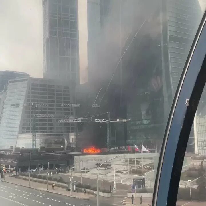 Пожар в Москоу Сити. Москва Сити вблизи. Пожар в Москва Сити сейчас. Москва Сити сегодня. Правда что москва сити горит