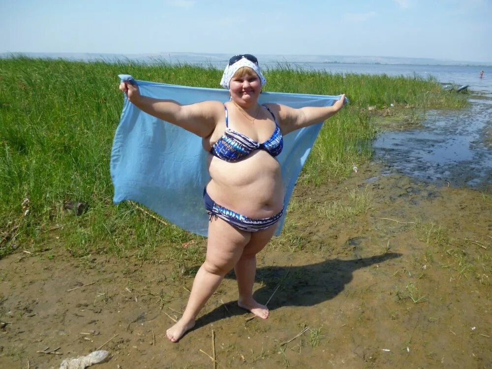 Зрелые деревенские бабы. Летняя фотосессия в лесу. Пышные деревенские женщины. Толстожопая в лесу. Деревенские зрелые тетки.