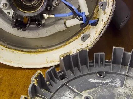 Как снять нижнюю крышку