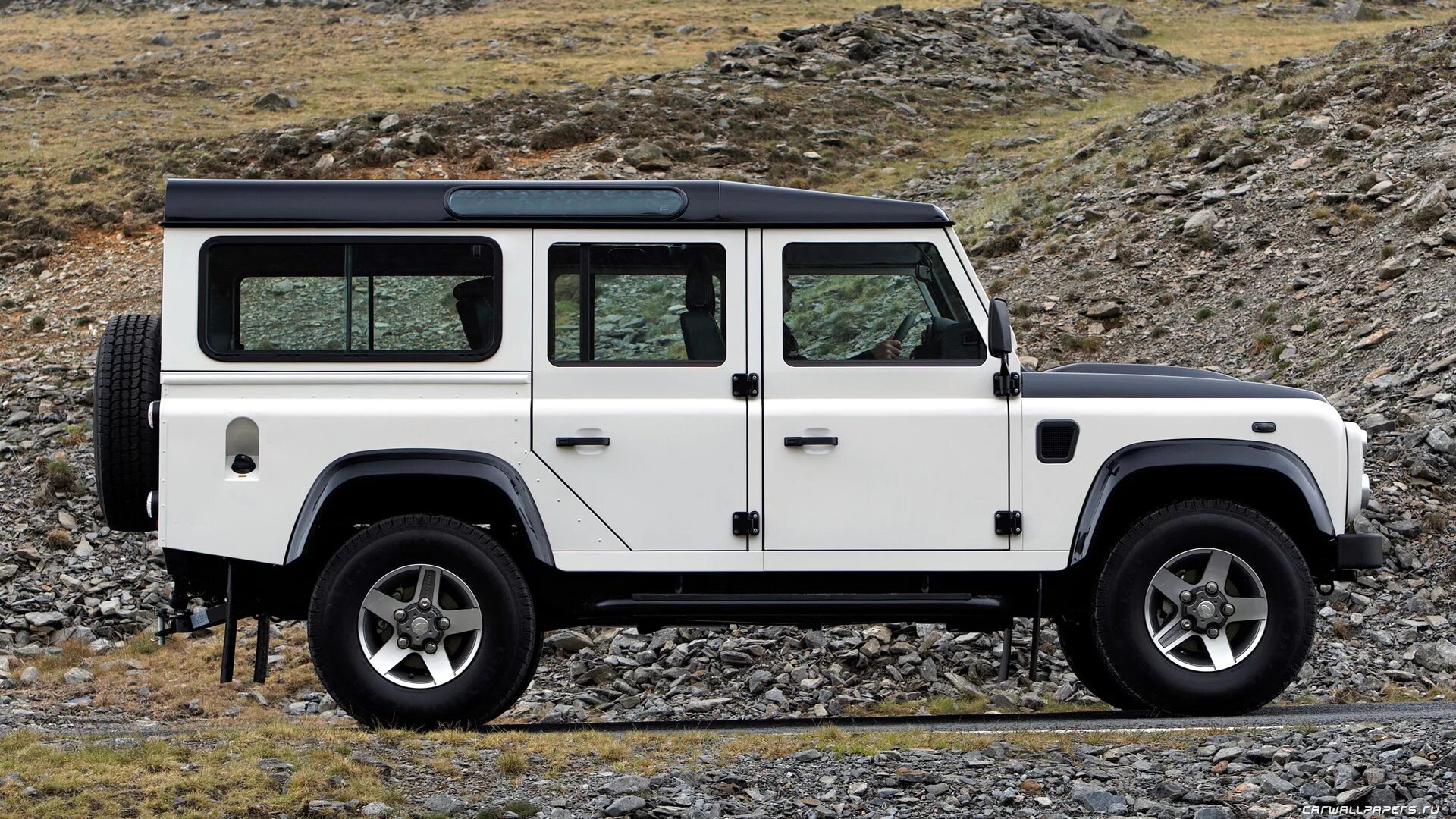 Defender 240l. Ленд Ровер Дефендер. Ленд Ровер Defender 110. Ленд Ровер Дефендер 4. Ленд Ровер квадратный Дефендер.