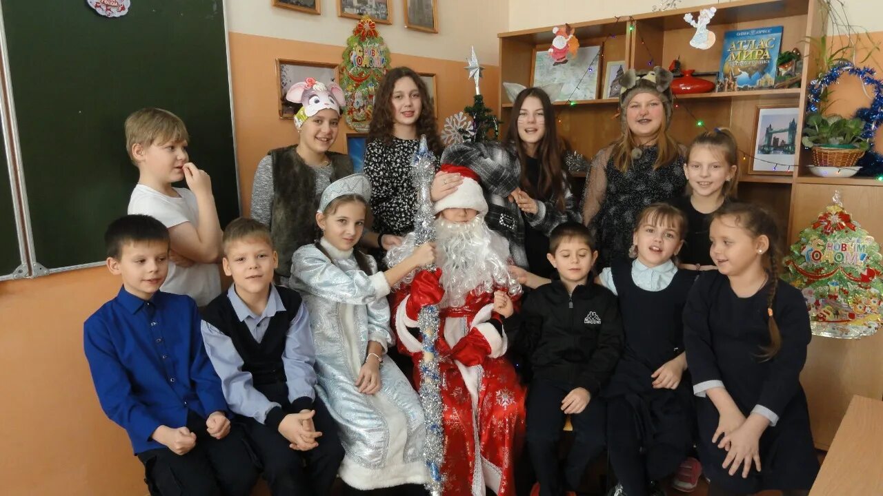 католическая школа для мальчиков. конкурс поделков в школе. рождество начальная школа. аппликация на тему зима. рождество рисунок.