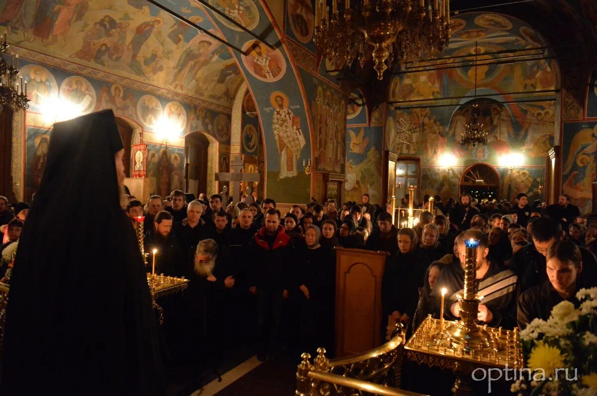 Молитвы вечерние оптина в великий пост. Оптина Великий пост. Оптина первая седмица Великого поста. Оптина пустынь литургия. Оптина пустынь служба.