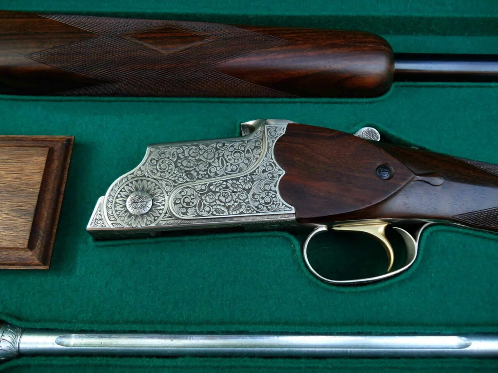 Охотничьи вещи ссср. Ружьё иж 58 12 калибр. Охотничье ружье беретта. Охотничье ружье montecarlo edison 380 купить. Продам охотничьи.