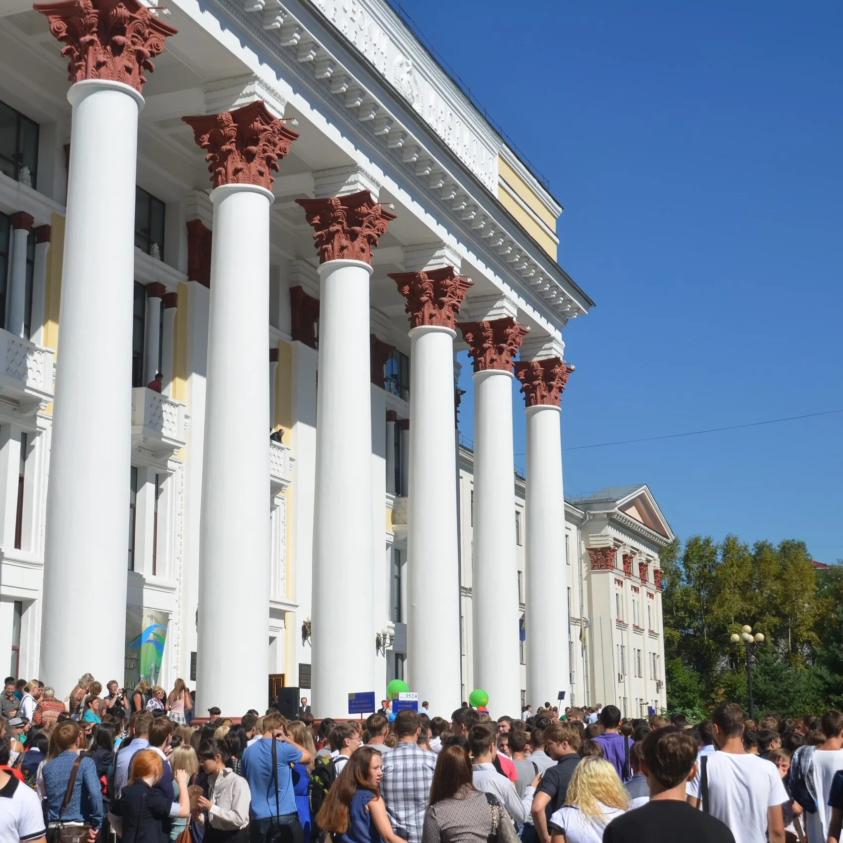 Абитуриенту хабаровска. ДВГУПС Хабаровск. Дальневосточный государственный университет путей сообщения. ЖД институт Хабаровск.