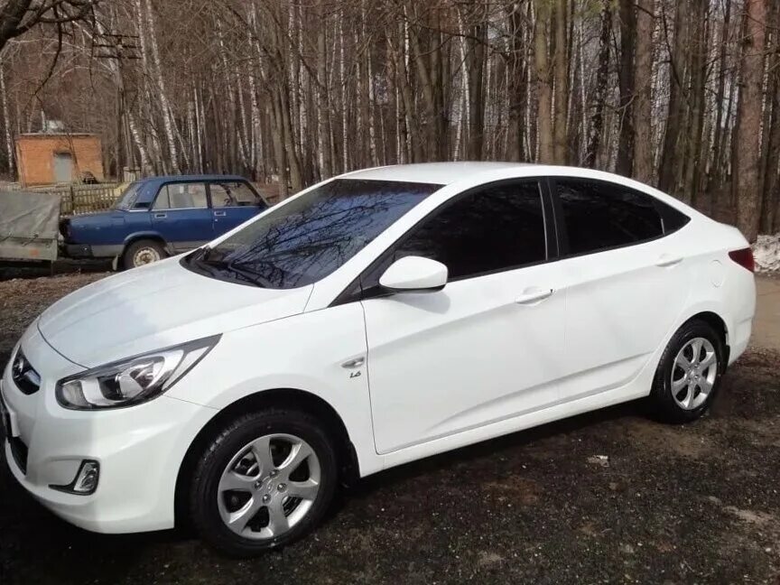 Хендай Солярис 2011 белый. Белый Hyundai Solaris, 2011. Хендай Солярис 2012 белый. Белый Solaris 2011. Куплю хендай солярис частные объявления