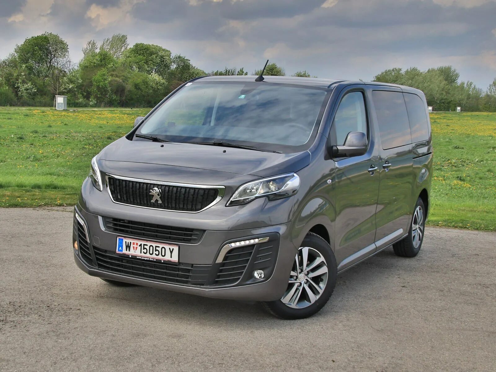 Минивэн Peugeot traveller. Пежо Тревеллер 2022. Peugeot traveller Minivan. Peugeot traveller 2014. Купить минивэн пежо