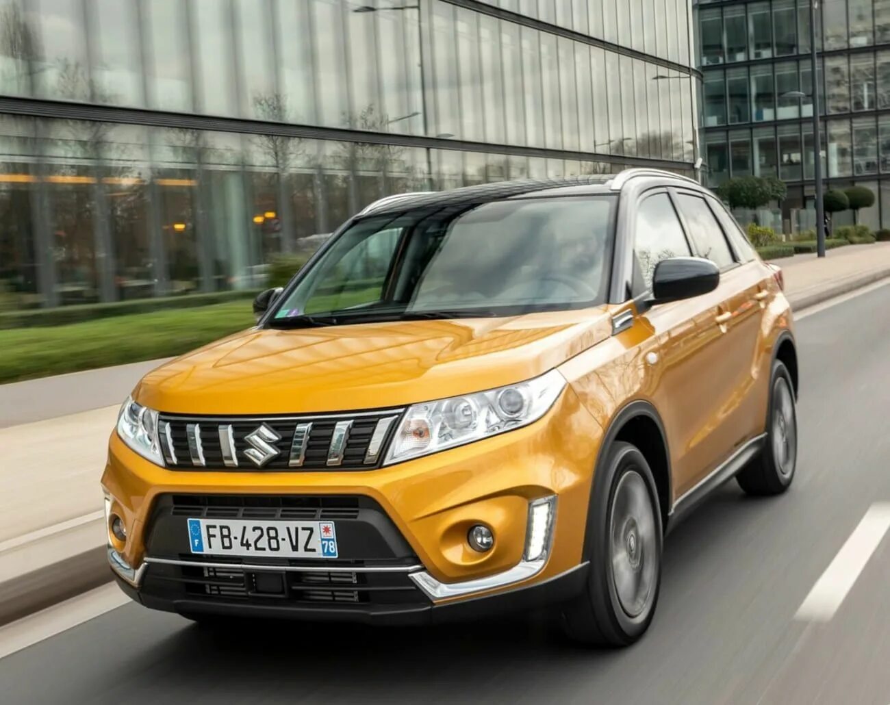 Купить б/у Suzuki Grand Vitara III Рестайлинг 2.4 AT (169 л.с.) 4WD бензин автом