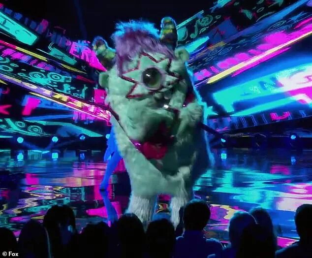 Выступление маски монстрика. Шоу маска единорог the masked singer. раскрытие монстрика шоу маска.