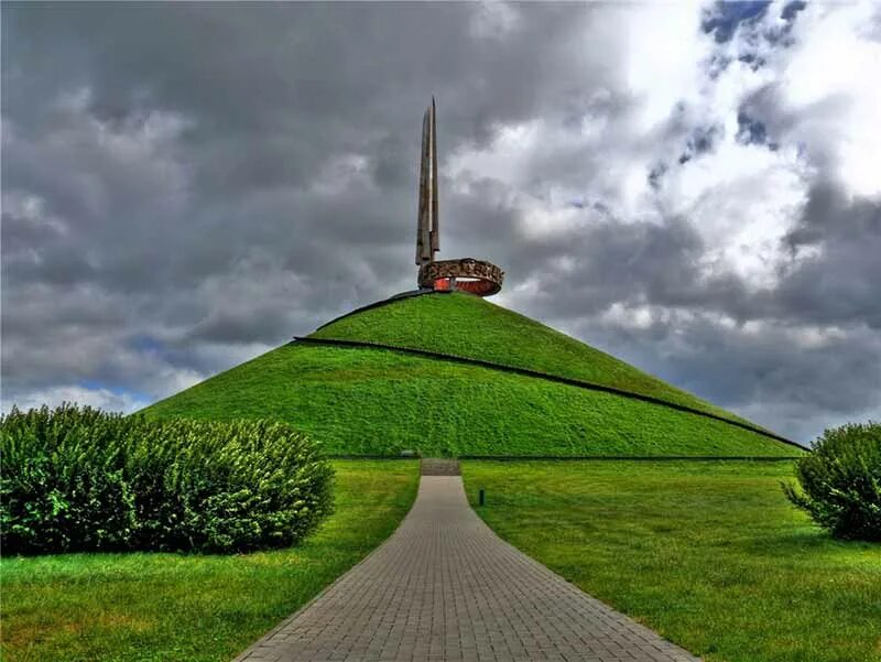 Слава минская. Мемориальный комплекс Курган славы. Курган славы мемориал Белоруссия. Курган славы Минск. Мемориальный комплекс "Курган славы" около Минска, Белоруссия.