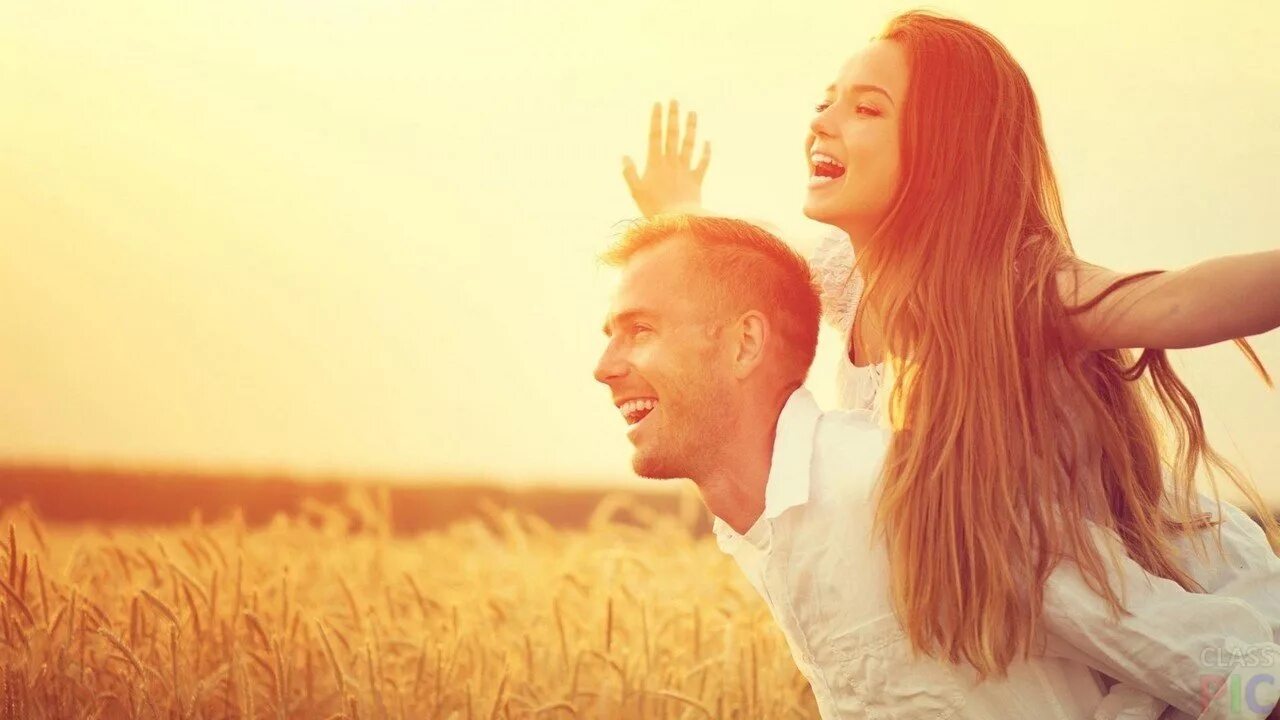 Парень девушка счастье. Счастливые влюбленные. Счастливая пара. Парень девушка счастье. Влюбленные парочки.