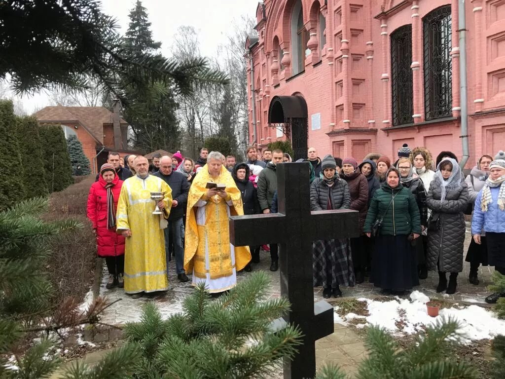парк изварино. москва церковь в изварино. церковь илии пророка в изварино. храм в изварино внуково. изварино храм ильи пророка.