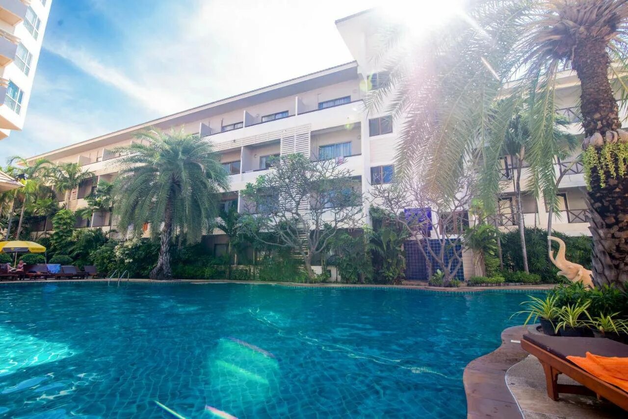 Отель sea breeze jomtien resort 3*. Отель си бриз в паттайе. Сиа бриз джомтьен. Отель си бриз в паттайе. Отель си бриз в паттайе.