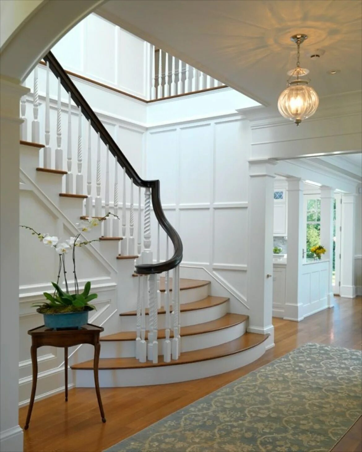 Потолок ступеньки. Красивые лестницы. Лестница в доме. Лестница в интерьере. Лестница в коттедже.
